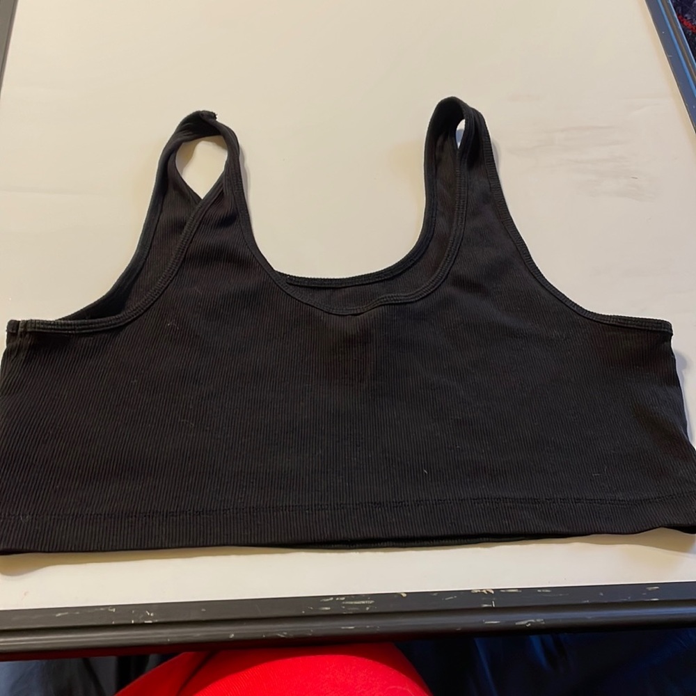 Black crop tank